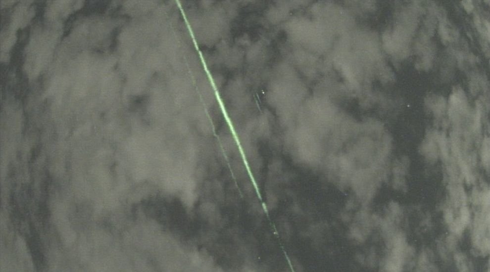 Les images des lumières vertes capturées par Fujii proviennent du satellite ICESat-2.