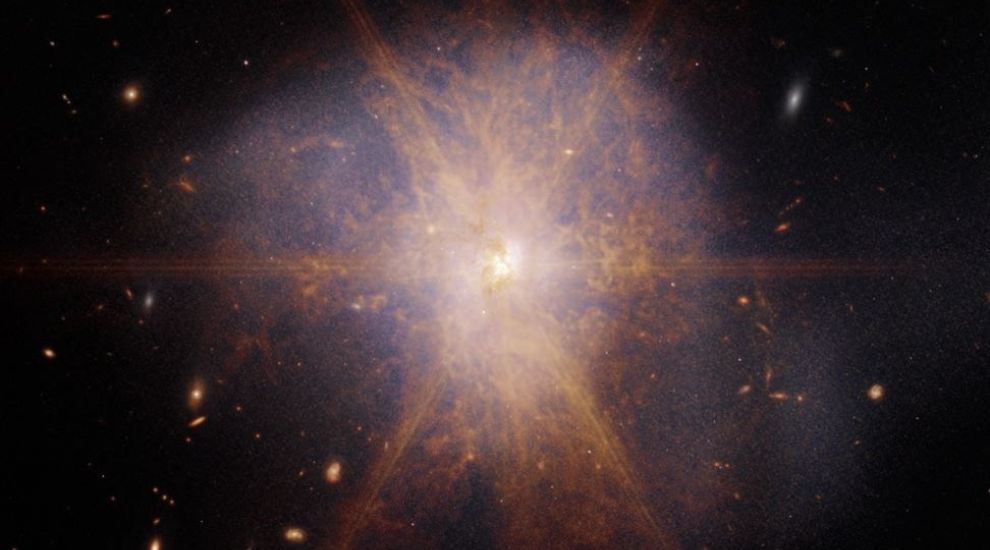 La collision des galaxies capturées par Webb a commencé il y a environ 700 millions d'années.