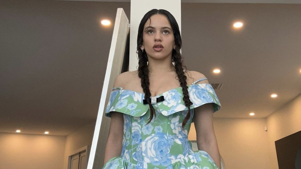 Rosalía et sa dernière robe virale : voici la marque chinoise à l’origine du modèle le plus recherché