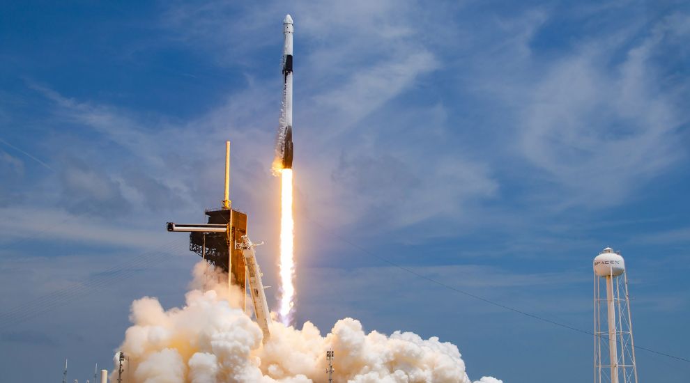 Photo du 38ème lancement d'un vaisseau spatial Dragon à bord d'un Falcon 9.