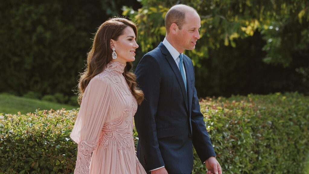 Kate Middleton et sa robe romantique Elie Saab pour le mariage de l’héritier du trône jordanien