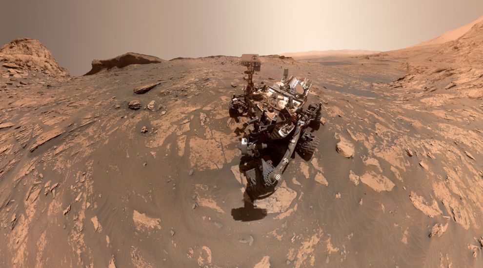 Selfie du rover Curiosity sur le sol martien.