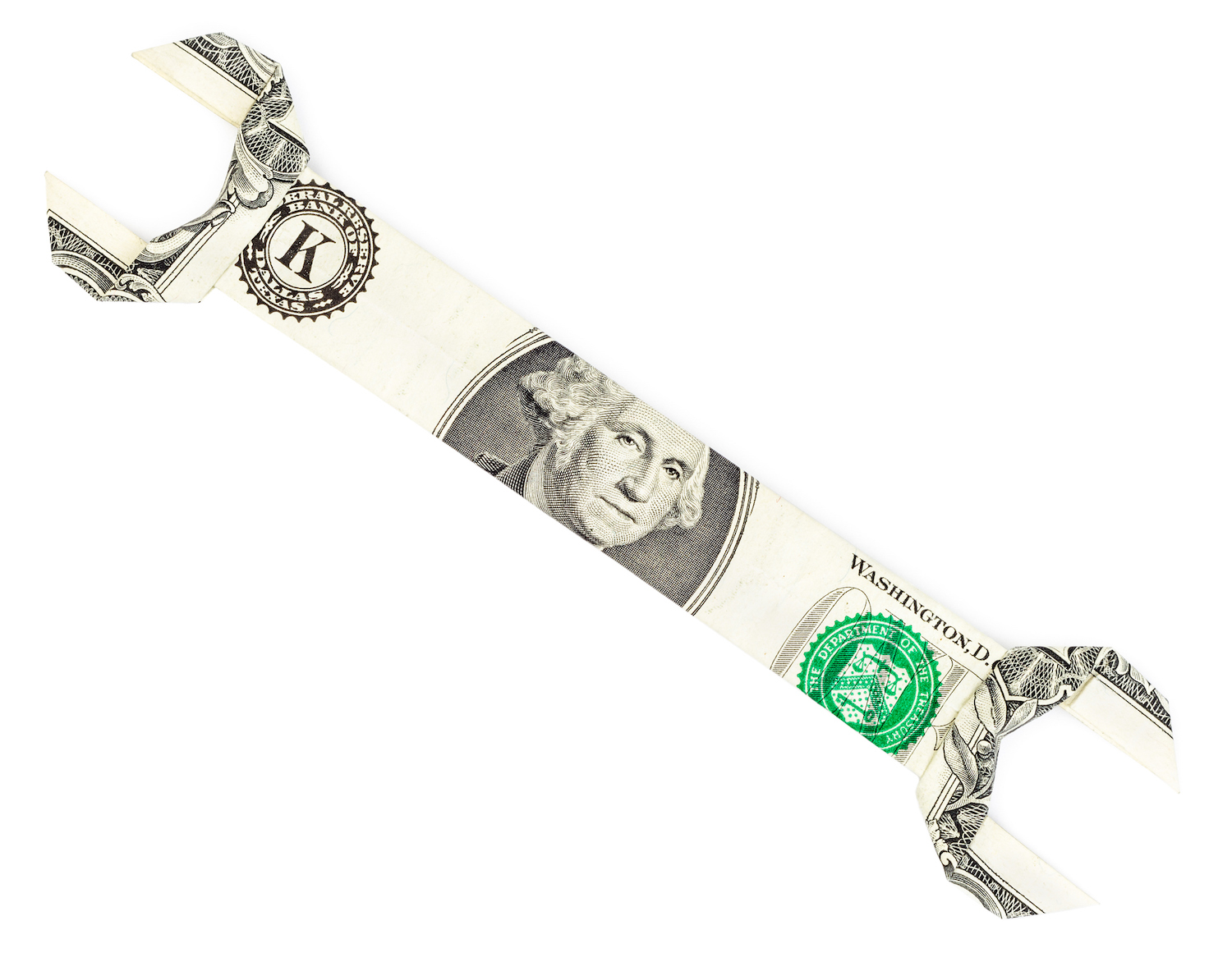 Clé à molette en origami en dollars isolée sur fond blanc. Moneygami.