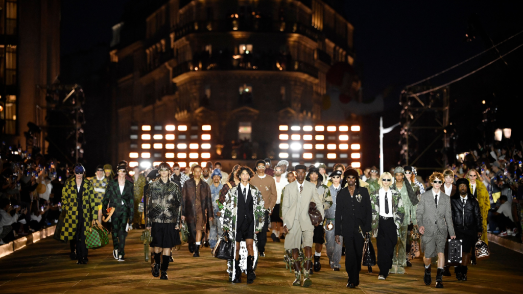 Une ode à Paris : Pharrell fait ses débuts chez Louis Vuitton
