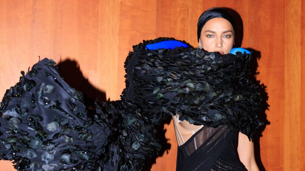 C’était possible : Schiaparelli devient encore plus surréaliste dans sa nouvelle collection Haute Couture.