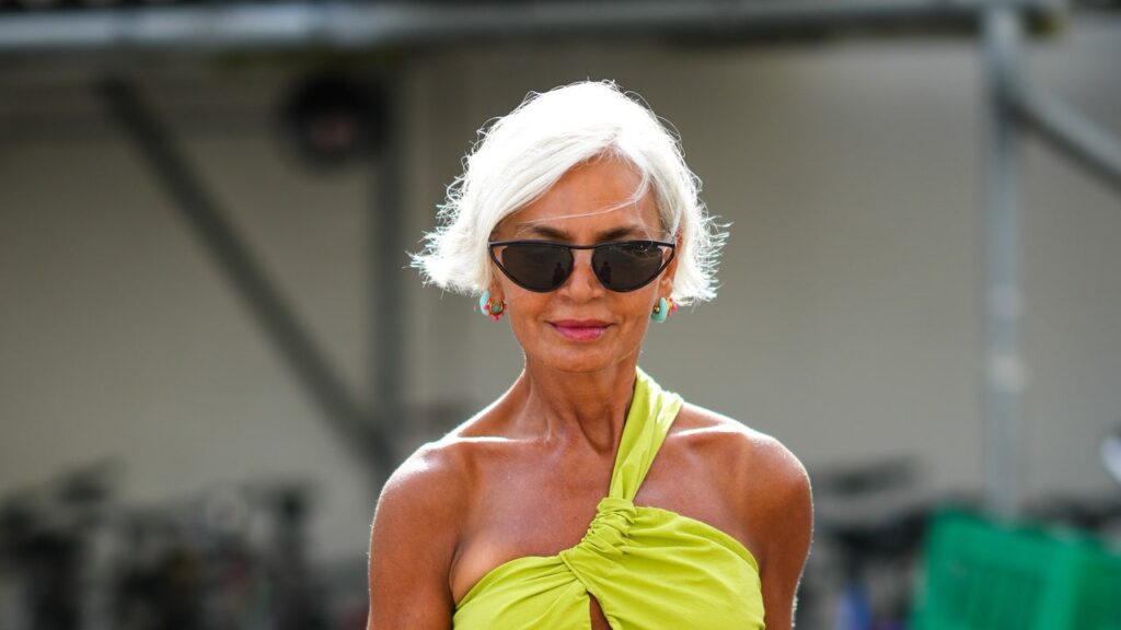 Mon inspiration ultime en matière de bikini pour cet été est cette fashionista de 58 ans.