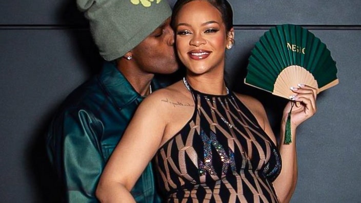 Rihanna, la maman la plus stylée du monde, lance des vêtements pour les futures mamans