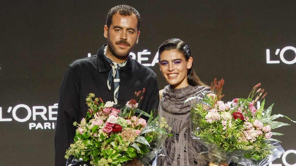 Mans Concept et Julia Pacha, prix L’Oréal de la meilleure collection et du meilleur mannequin lors de la nouvelle édition de la Mercedes-Benz Fashion Week de Madrid.