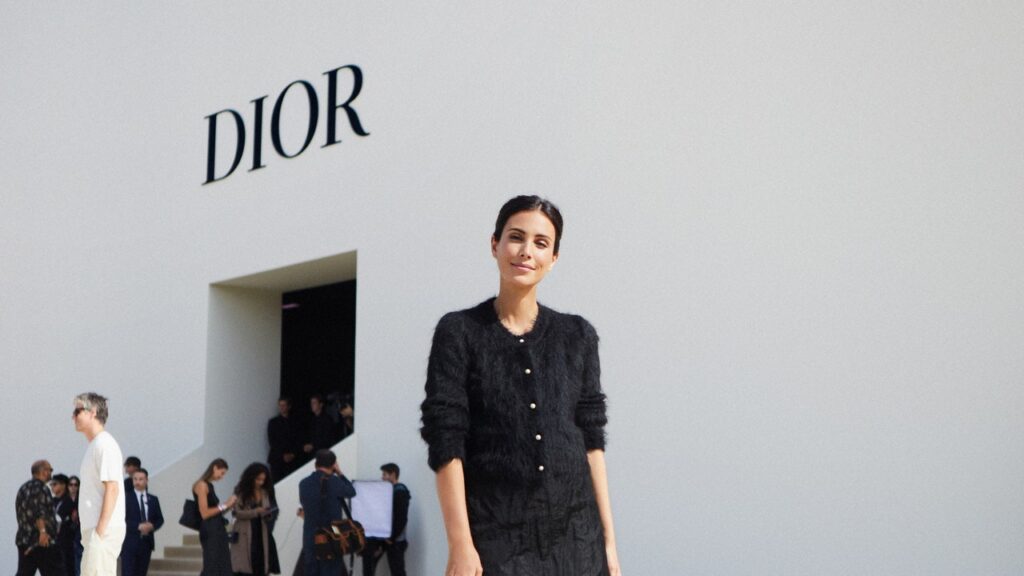 Sassa de Osma et la tenue Dior dans laquelle elle a brillé à Paris