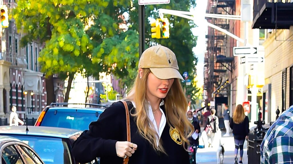 Taylor Swift perfectionne la tendance de la culotte de cheval pour la rentrée universitaire