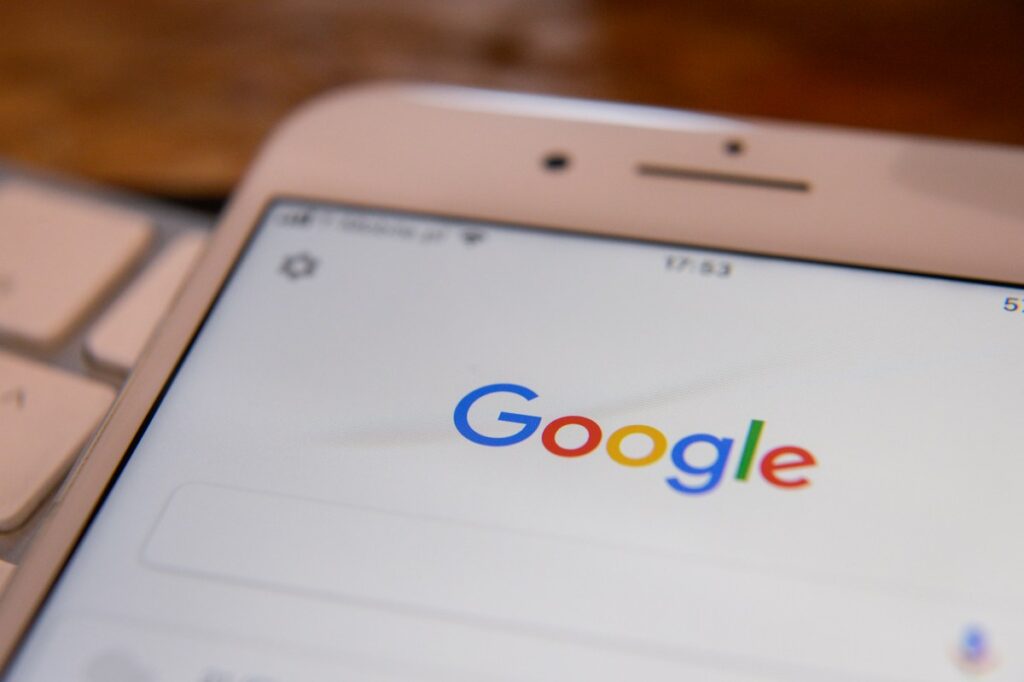 Les nouveaux outils de Google aident les forums de discussion et les plateformes de médias sociaux à mieux se classer dans les résultats de recherche