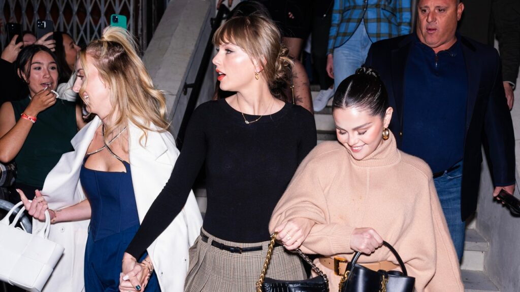Taylor Swift et Selena Gomez prouvent qu’il est possible de coordonner ses tenues avec ses copines.