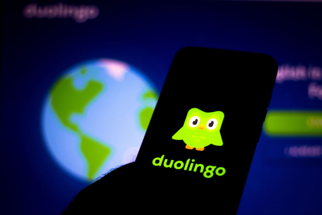 Duolingo supprime 10 % de sa main-d’œuvre contractuelle et adopte l’IA
