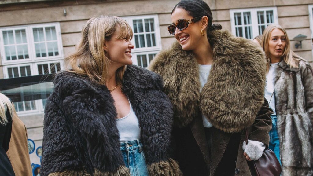Le manteau de votre grand-mère est le nouveau favori des experts de la mode, selon le style de la rue de Copenhague.