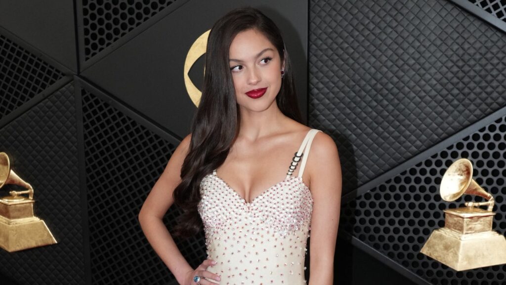 Olivia Rodrigo a porté une robe vintage portée par Linda Evangelista lors de la cérémonie des Grammy Awards 2024.